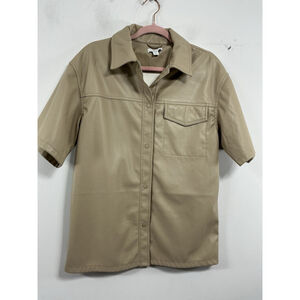 Womans Top Shop Short Sleeve Faux Leather Blouse Beige 6 Snap Front Excellent